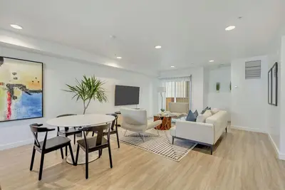 Image de Designer Granary District Townhome - Downtown Slc - 2 King Master Suites/2. 5ba