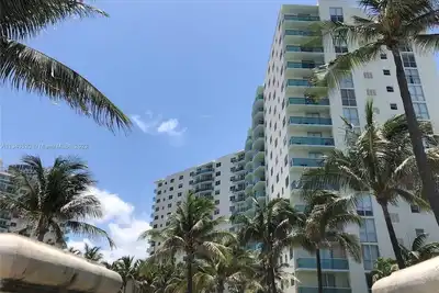 Image de Free Beach Service and Free Parking in the Beautiful Oceanfront Condo Building