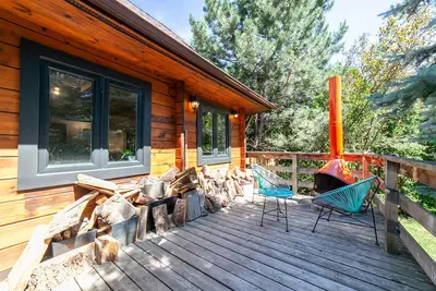 Image de Large family home, minutes from base of Blue Mountain and Osler.