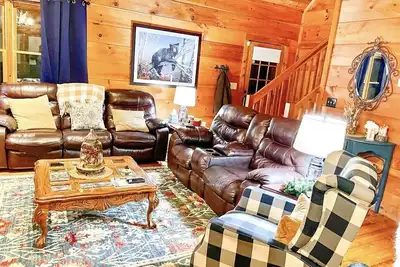 Image de Welcome to Whiskey Woods! A cozy cabin to relax and enjoy with your loved ones!