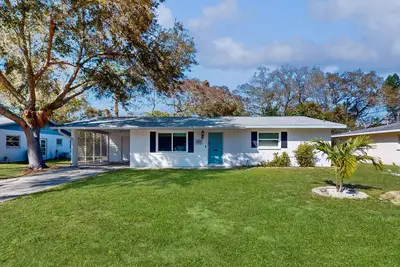 Image de Renovated retreat - dog-friendly yard, Ac & W/D - snowbirds welcome
