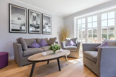 Image de Stylish. Gas fireplace. Elegant. - Höög Hüs