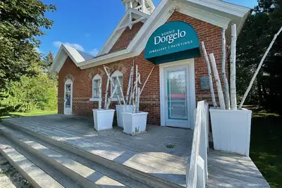 Image de 19th century school house, modernized to a family home. Mins from Blue Mountain