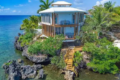 Awesome over the water overlooking West End - Aire Agua