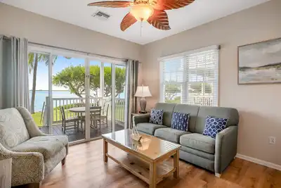 Image de Waterfront retreat with balcony views, kayak, Sup, central Ac & washer\/dryer