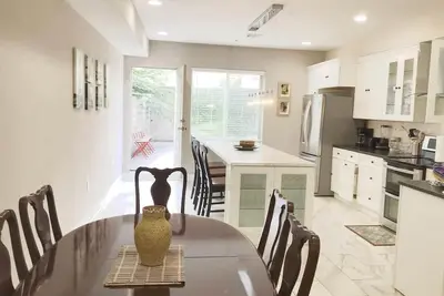 Beautiful/ Bright/Spacious 4bd/4ba South Philly home.