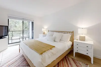 Image de Updated Modern 2 Bedroom Condo on Blueberry Hill Community with a View