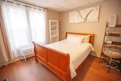 Image de Luxurious, Spacious Apartment. Free Parking, Close By to Highways and Essentials