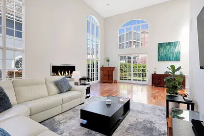 Image de Stunning Coastal Modern Home in Gated community -Pool, Jacuzzi, Bbq etc.