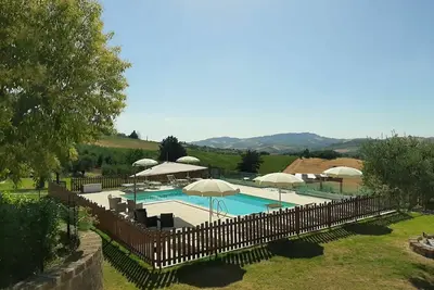 Villa à Carassai avec 4 chambres à coucher, 11 couchages