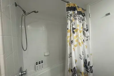 Image de 1001 ❤️Location❤️ 5min to 🏄‍♀️🏊‍♀️🐠🦈🌸 free parking 🚙🅿️, fast Wifi💻