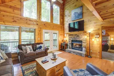 Image de Hot Tub + Pool Table: Secluded Seiverville Cabin
