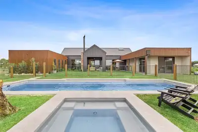 Image de Country Views and Coastal Bliss