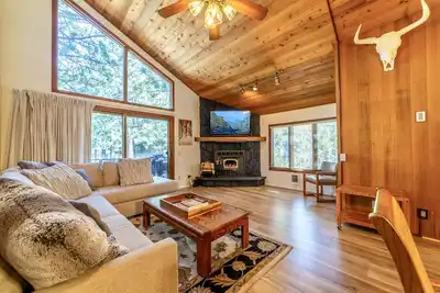 Image de Sunny, Large, Updated, Pet Friendly Townhome, Spa, Wifi and Free Parking