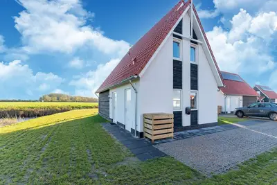 Image de Villa de vacances spacieuse avec un grand jardin, de belles vues et d'intimité