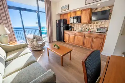 Image de New Top Floor Ocean Front 1br with Updated Kitchen