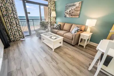 Image de New Ocean Front with, Great Decor Updated Kitchen!