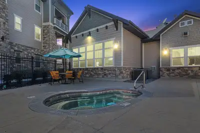Image de New-home suite home+fireplace+ski+hot tub+21 mi. to Slc