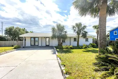 Image de Nicely decorated 4 bedroom Sound View Home w/ Large Back Yard! Pet friendly!