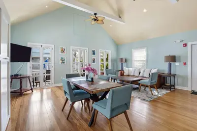Image de Balcony & Near Downtown - Sky Suite on Duval