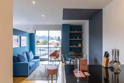 Image de w*| Vibrant 1br w/ Ciry View  in Chico