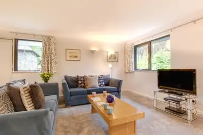Image de Oakdene Cottage - Trois Chambres Maison, Couchages 6