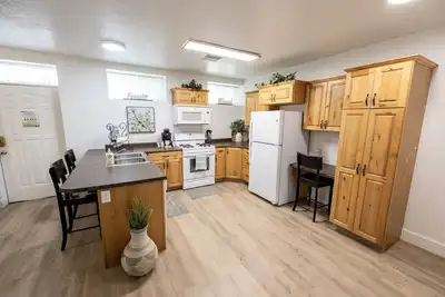 Image de 🤩king w/kitchen+washer/dryer+queen sleeper 🥾(15 mi. ) maple canyon250mbps wi-fi