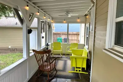 Image de Cozy 2 Bedroom Bungalow in the Heights!