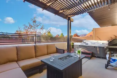 Image de The Gathering Place | Private Hot Tub, Kayaks, Bbq Grill & Beautiful Resort Pool