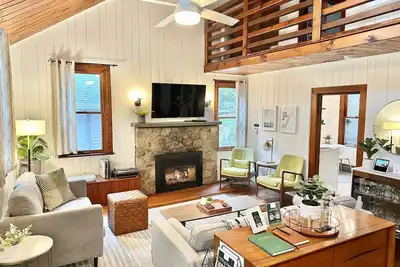 Image de 4 Br + Coffee Bar + Firepit + Disc Golf - Sleeps 8