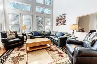 Image de Snowcreek V 840 Spacious with Mountain Views, Gas Grill, Washer Dryer and More by RedAwning