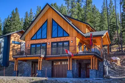 Image de Modern Ski-In/Ski-Out Cabin in Panorama