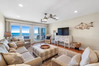 Image de Needle Rush Point D32 | Ocean Front | Walk to FloraBama | 2 Pools | Boat Slips | My Beach Getaways