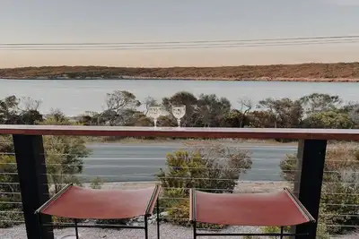 Image de Dusk is a beautifully renovated beach house with extensive beach views.