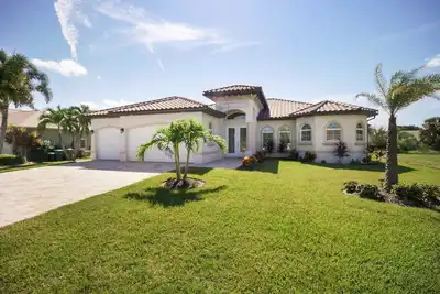 Image de Villa Coral Sunrise - Built in 2021 - Stunning Waterfront Vacation Home