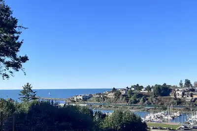 Image de 🐳🧜🏽♀️Sea La’Views OceanHarborRiverVIEWS wHOT Tub Walk2Ocean Luxury KingBeds+ Ev+Fun