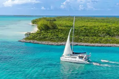 Luxury 47ft Sailing Catamaran Yacht in the Berry islands