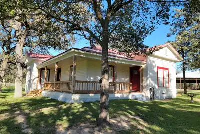 Image de Country house minutes from Aggieland