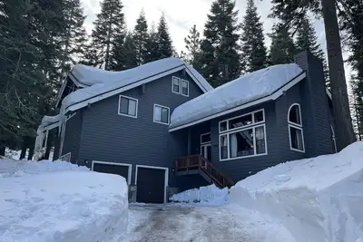 Image de Cabin-inspired home with pool, private hot tub, fast WiFi, & deck