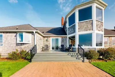Image de Dog-Friendly, Oceanfront Home with Free WiFi, Full Kitchen, & Outdoor Fireplace