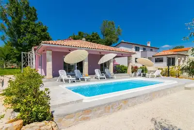 Image de Maison de vacances privée avec piscine privée, climatisation, Wifi, Tv, terrasse, parking