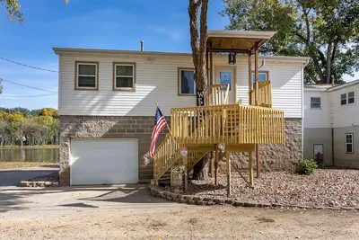 Image de Lakefront Home w/ 2 Bedrooms Deck, Dock & Boats