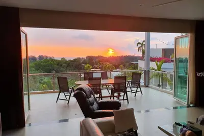 Image de Unique Sea Executive View Penthouse in Multi-Development Award Winning