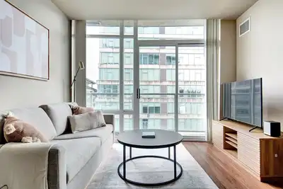 Image de Lovely Bellevue 2br w/ Gym, W/D & Roof Deck, near Downtown, by Blueground