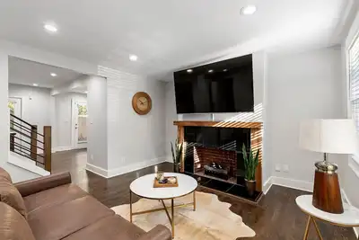 Image de Minutes from Downtown-Modern Atlanta Craftsman Ultimate Get-Away Home