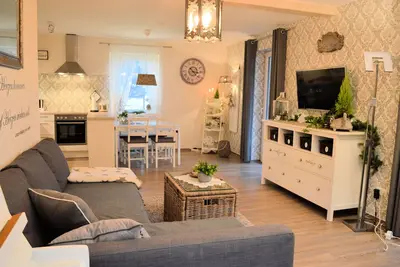 Newly renovated vacation apartment on the edge of the forest