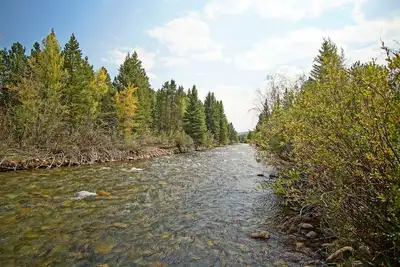 Image de Blue River in Backyard - Hot Tub, Close to 5 Ski Resorts, On Free Bus Route