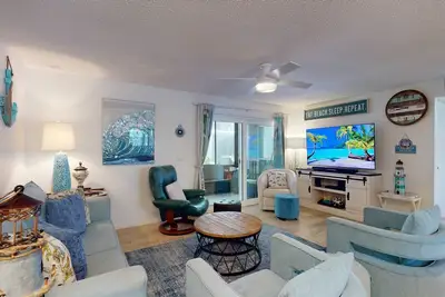 Image de Bayside Family Condo. Heated Pool. Private Dock. Just a Quick Walk to the Beach & Restaurants.