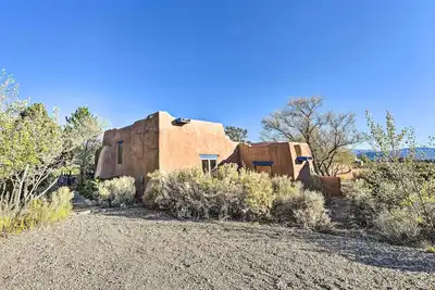 Image de El Prado Home w/ Hot Tub, Panoramic Mtn Views