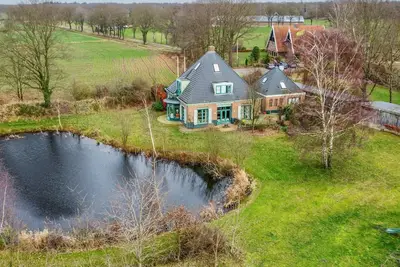 Image de Villa rurale avec étang de baignade et sauna